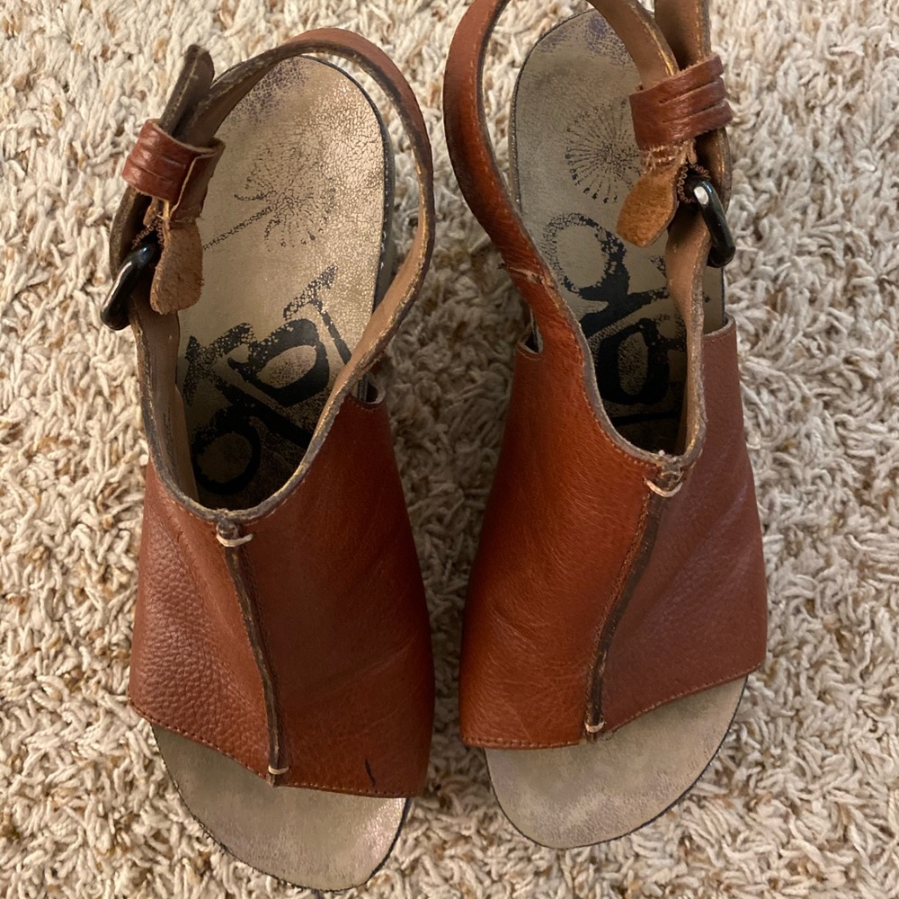 NEVER WORN OTBT JAUNT WEDGES